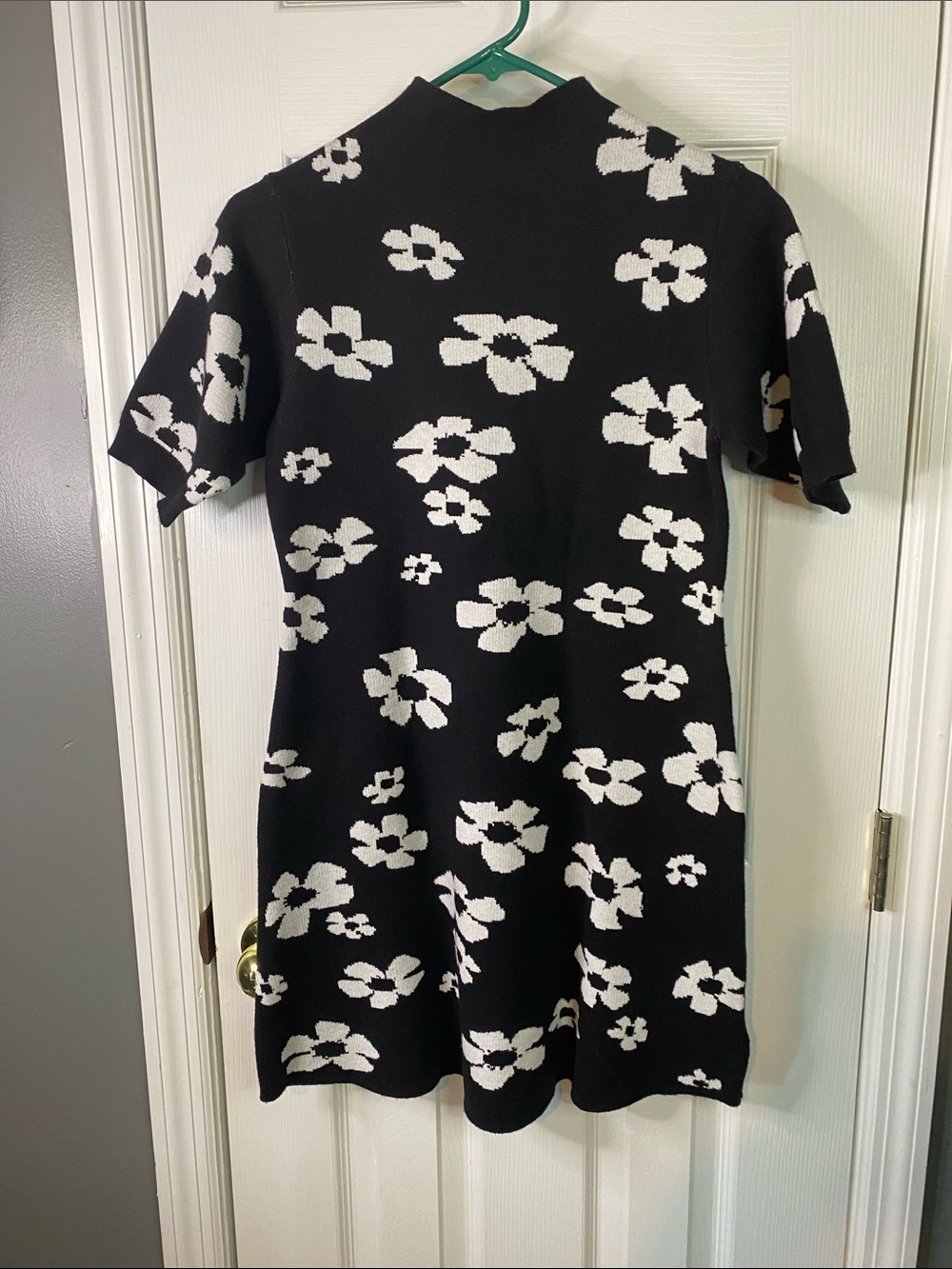 Scoop Sweater Dress Black & White Floral Knit Dress Size Small.